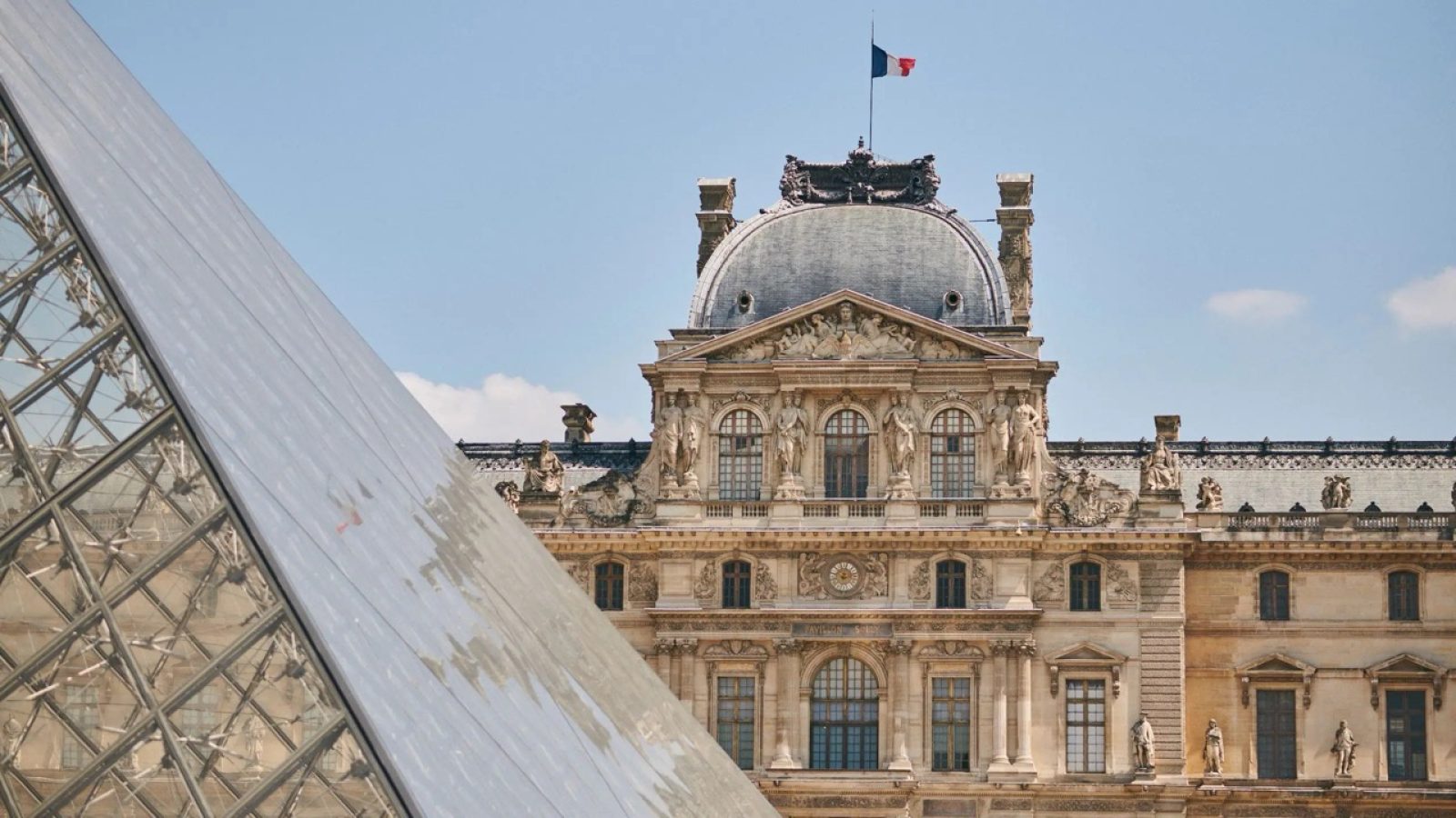 PARPH-P1615-Paris-Louvre.16x9 groot