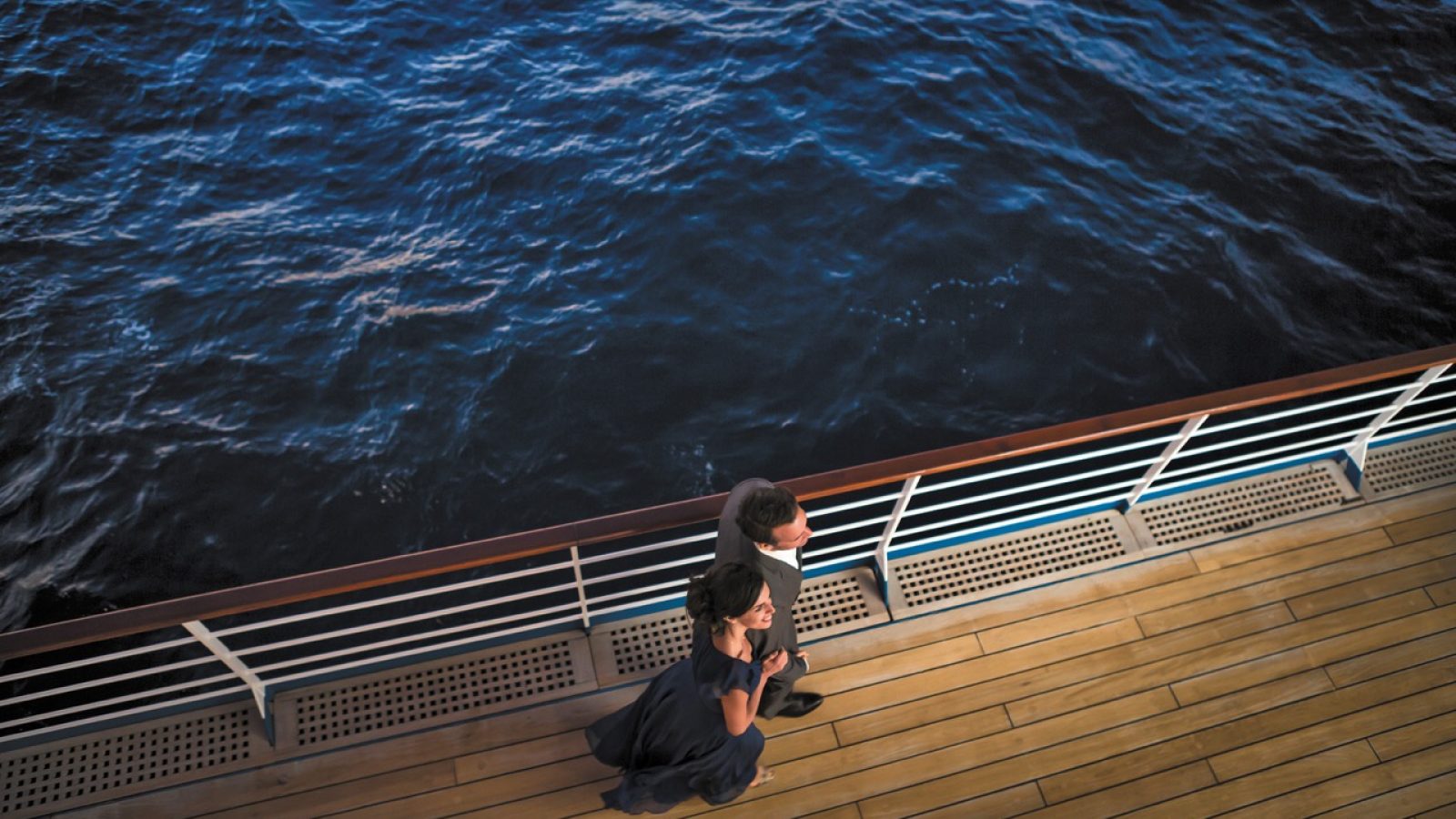 VOY Railing Couple_2026-05-27_08-03-11 groot